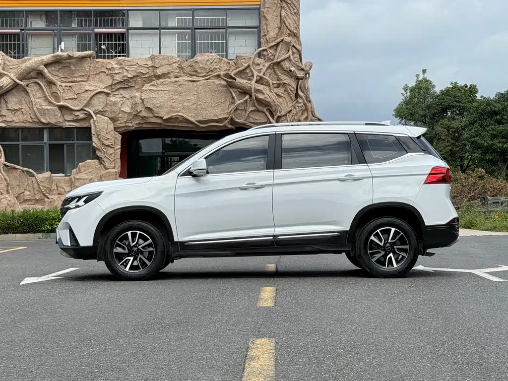 Fengxing T5 风行T5 2021款 1.6 L 手动舒适型