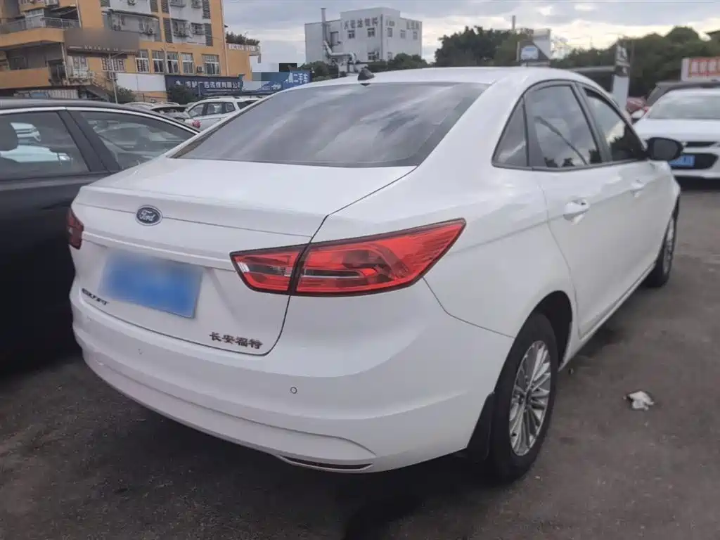 Escort Facelift 1.5 L Auto Comfort