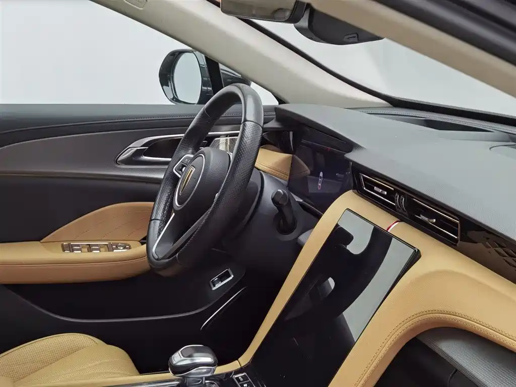 Hongqi H5 2.0 T Auto Connected Flagship Leading