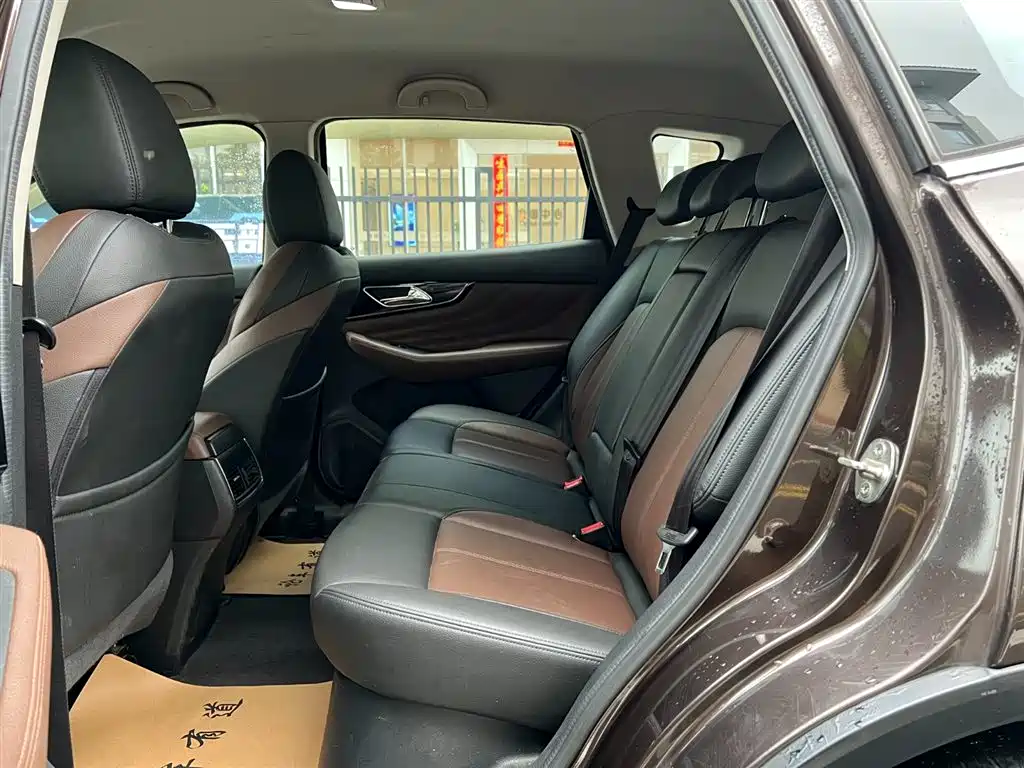 Dongfeng Fengshen AX7 Classic 1.6 T Auto Elite