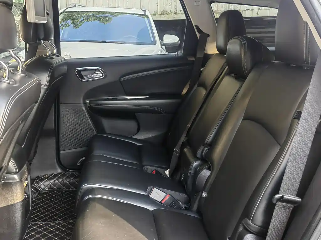 Journey 2.4 L 2 WD Premium Style