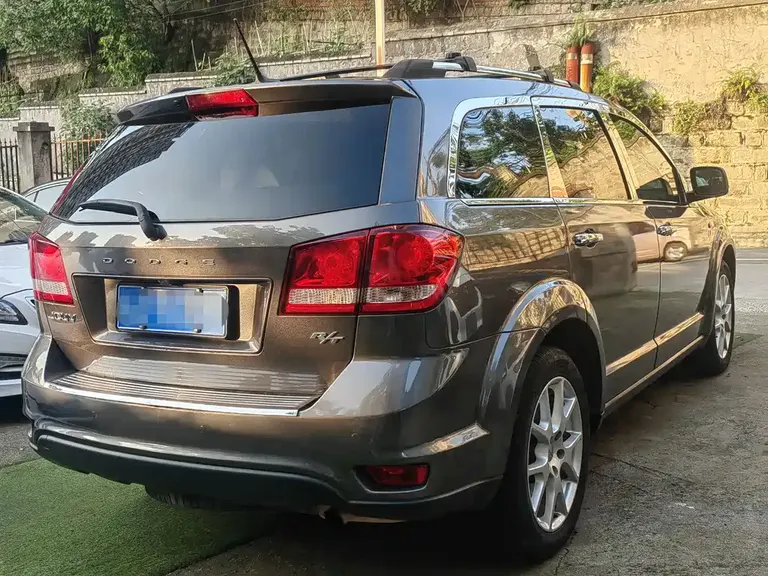 Dodge Journey 2.4 L 2 WD Premium Style