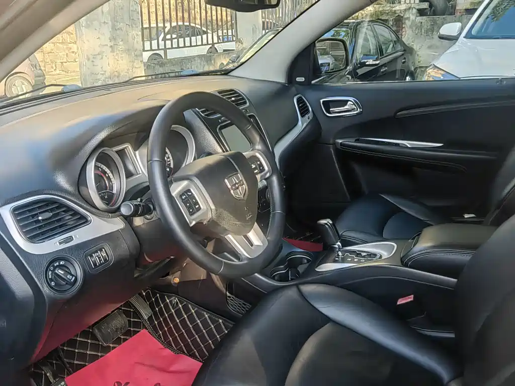 Journey 2.4 L 2 WD Premium Style
