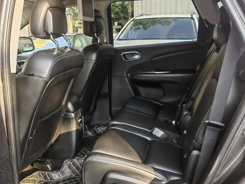 Journey 2.4 L 2 WD Premium Style
