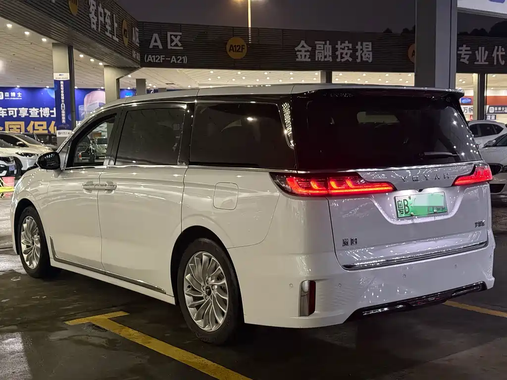 Voyah Dreamer PHEV Ultra Long Range Distinguished