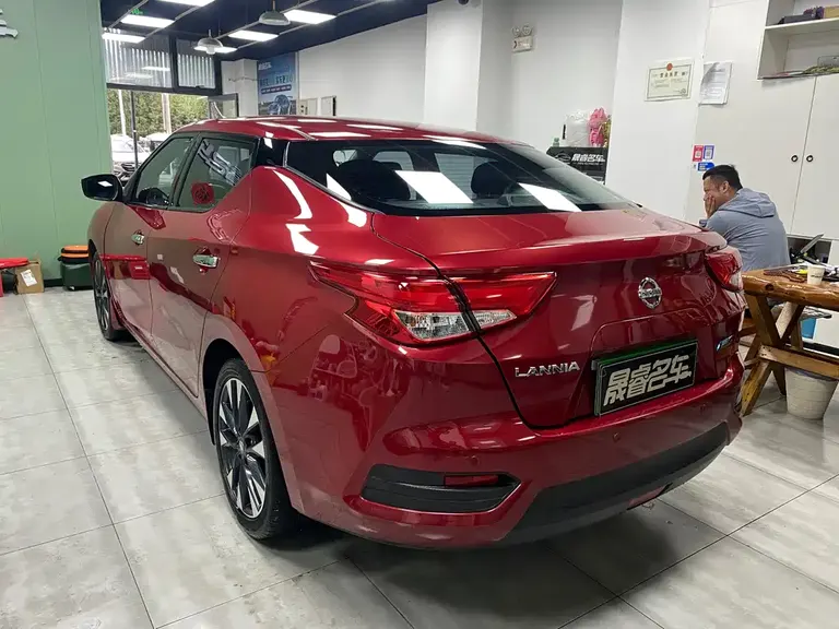 Nissan Lannia 1.6 L CVT Smart Cool