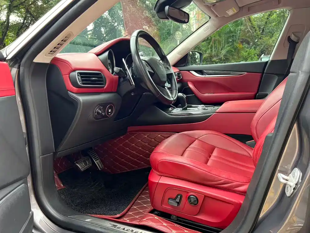 Levante 3.0 T Standard