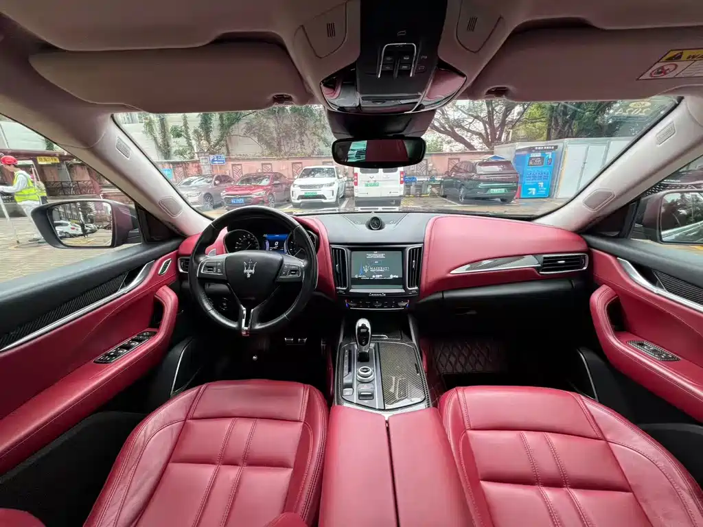Levante 3.0 T Standard