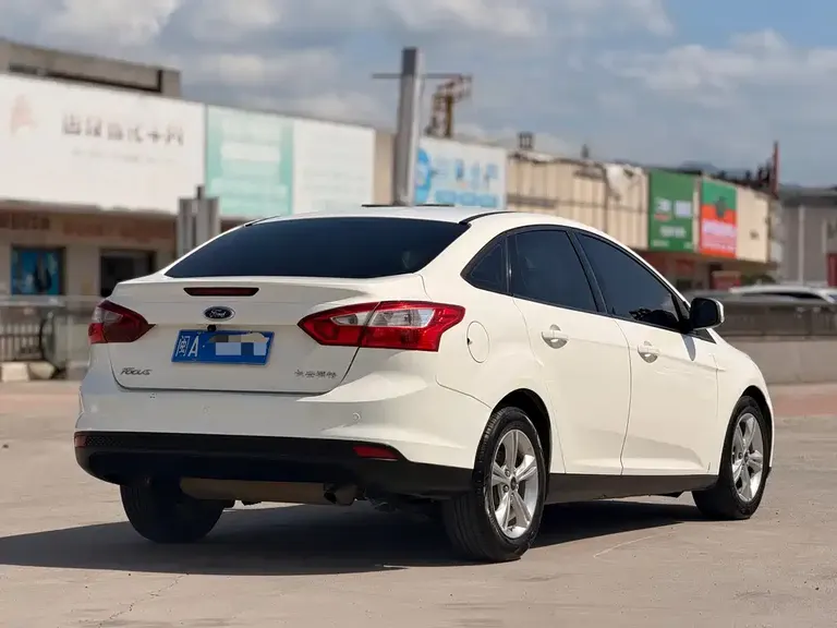 Ford Focus Sedan 1.6 L Auto Style