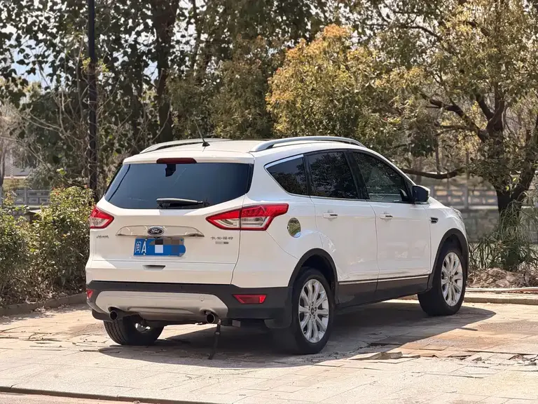 Ford Kuga 1.6 L GTDi 4 WD Elite