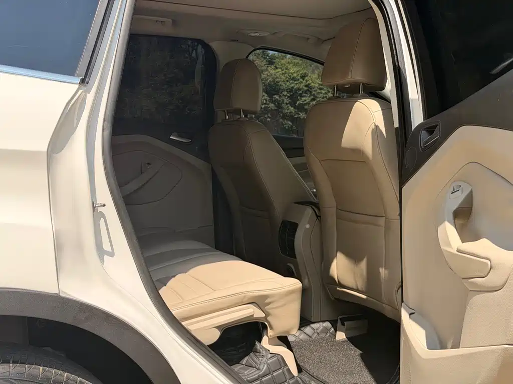 Kuga 1.6 L GTDi 4 WD Elite