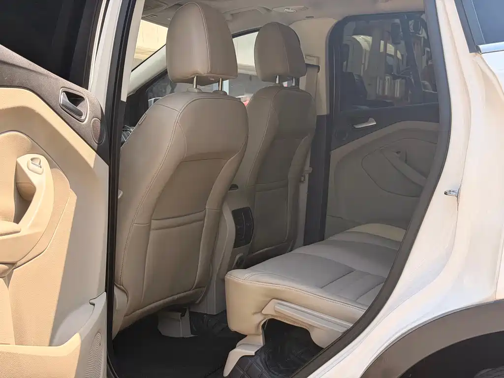 Kuga 1.6 L GTDi 4 WD Elite