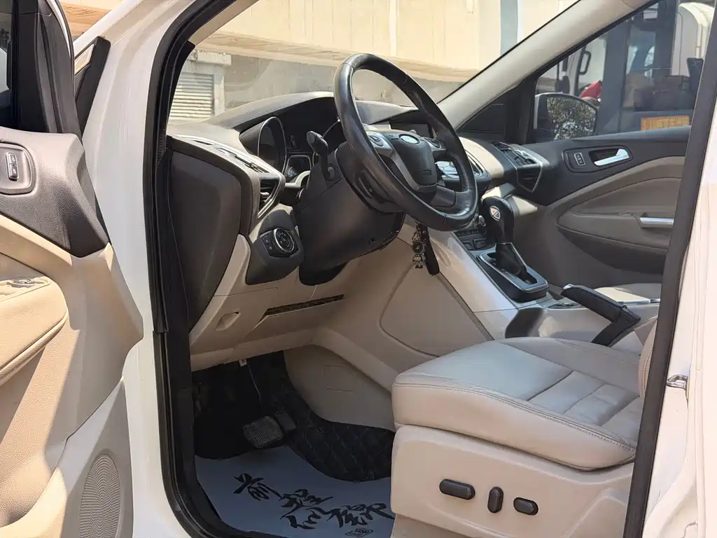 Kuga 1.6 L GTDi 4 WD Elite