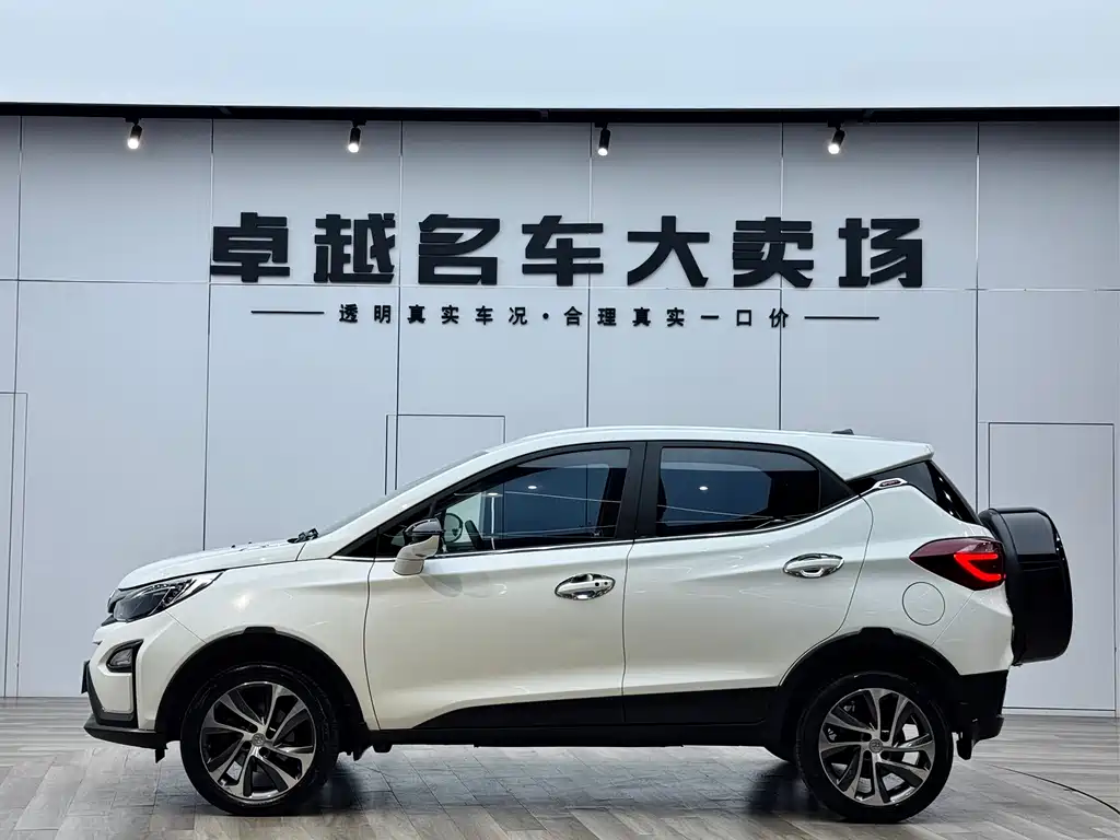 Yuan 1.5 L Auto Cool Dazzle Connected