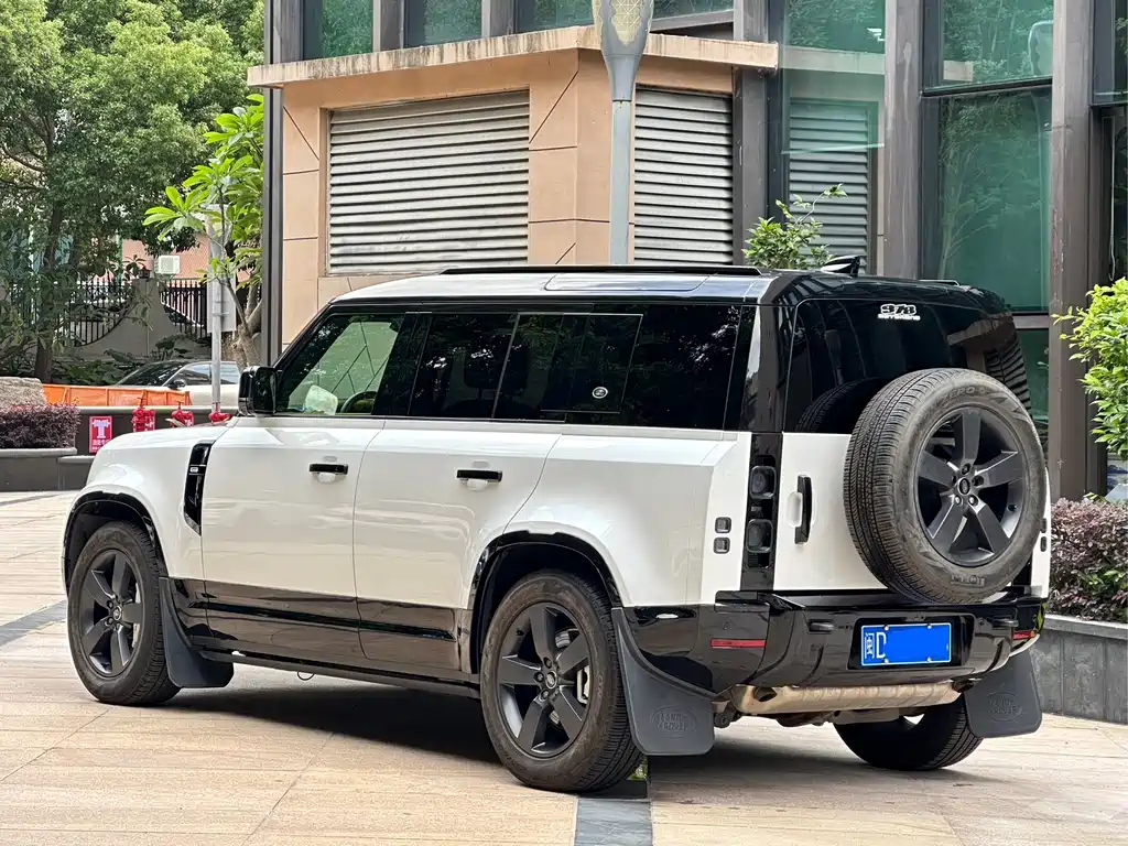 Land Rover Defender 110 P400 X-DYNAMIC HSE