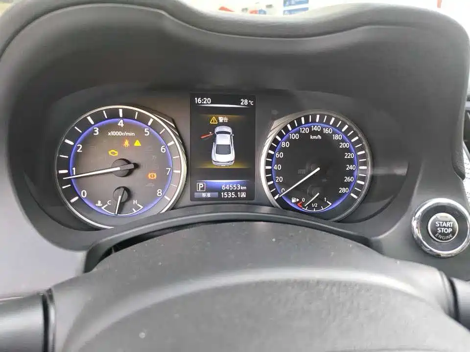 Infiniti Q60 2.0 T Luxury
