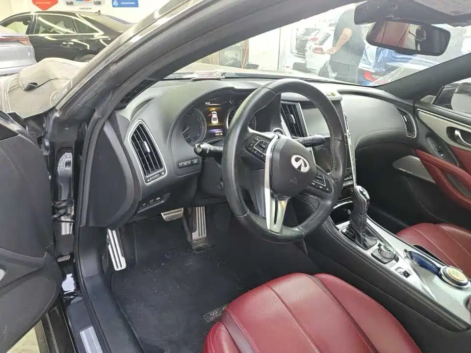 Infiniti Q60 2.0 T Luxury