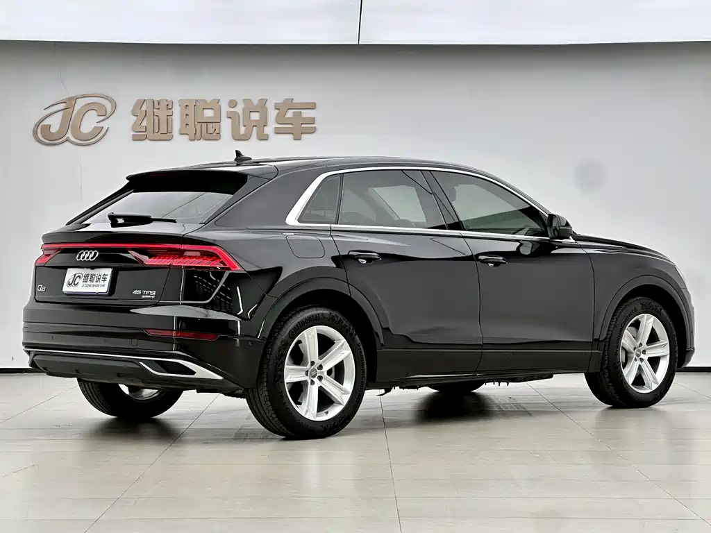 Audi Q8 45 TFSI Luxury Elegant