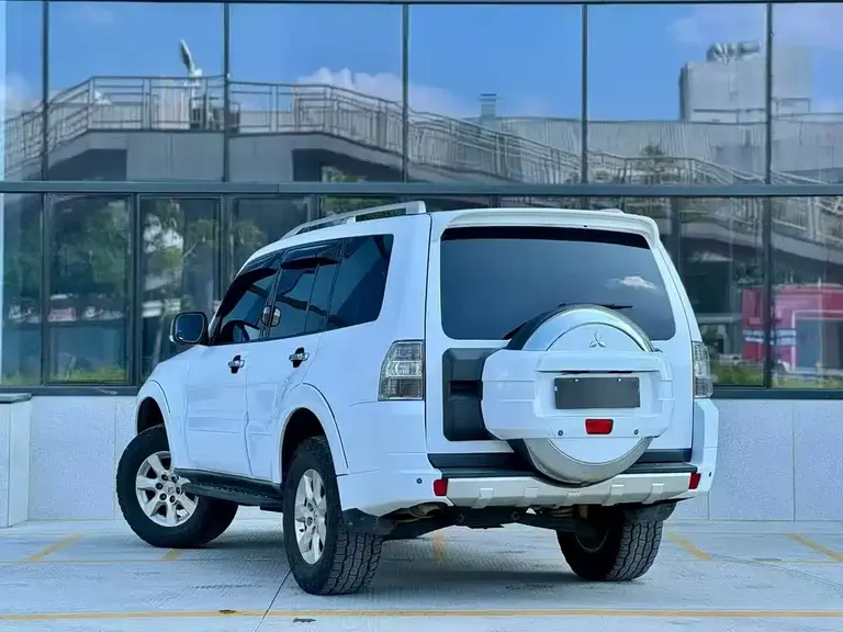 Mitsubishi Pajero (Import) 帕杰罗进口 2009款 3.8 L 五门 尊贵版