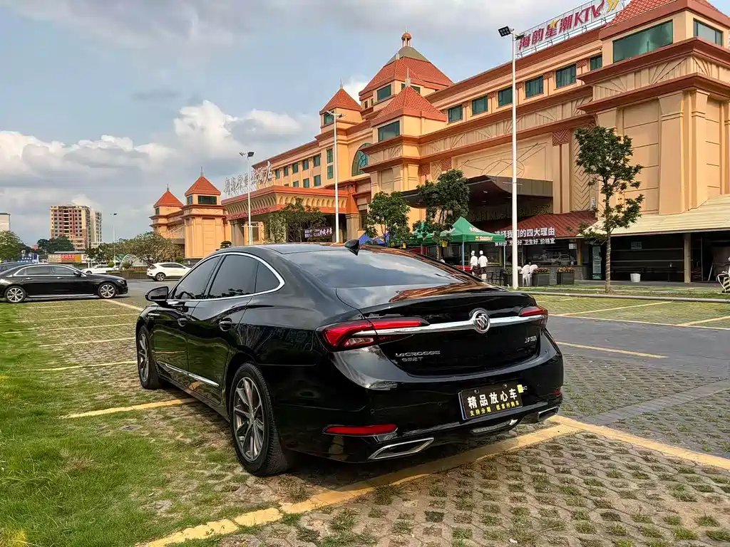LaCrosse 652 T Luxury