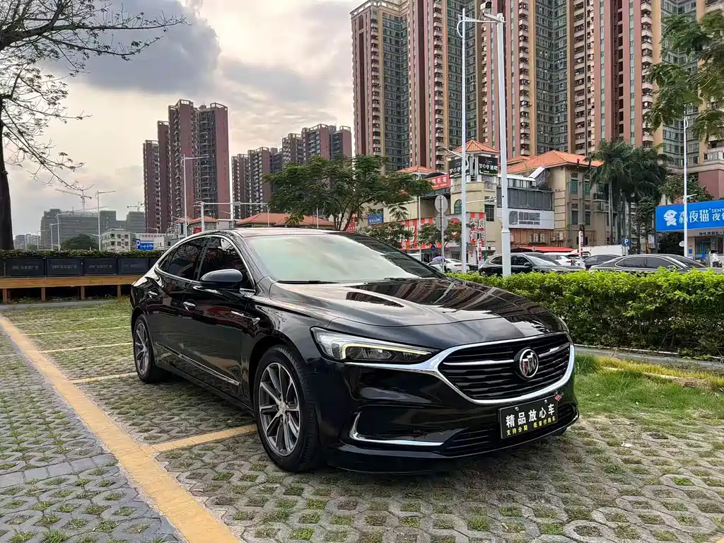 LaCrosse 652 T Luxury