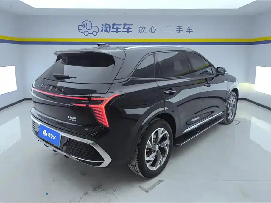 Hongqi HS3 PHEV 115 km Power Action