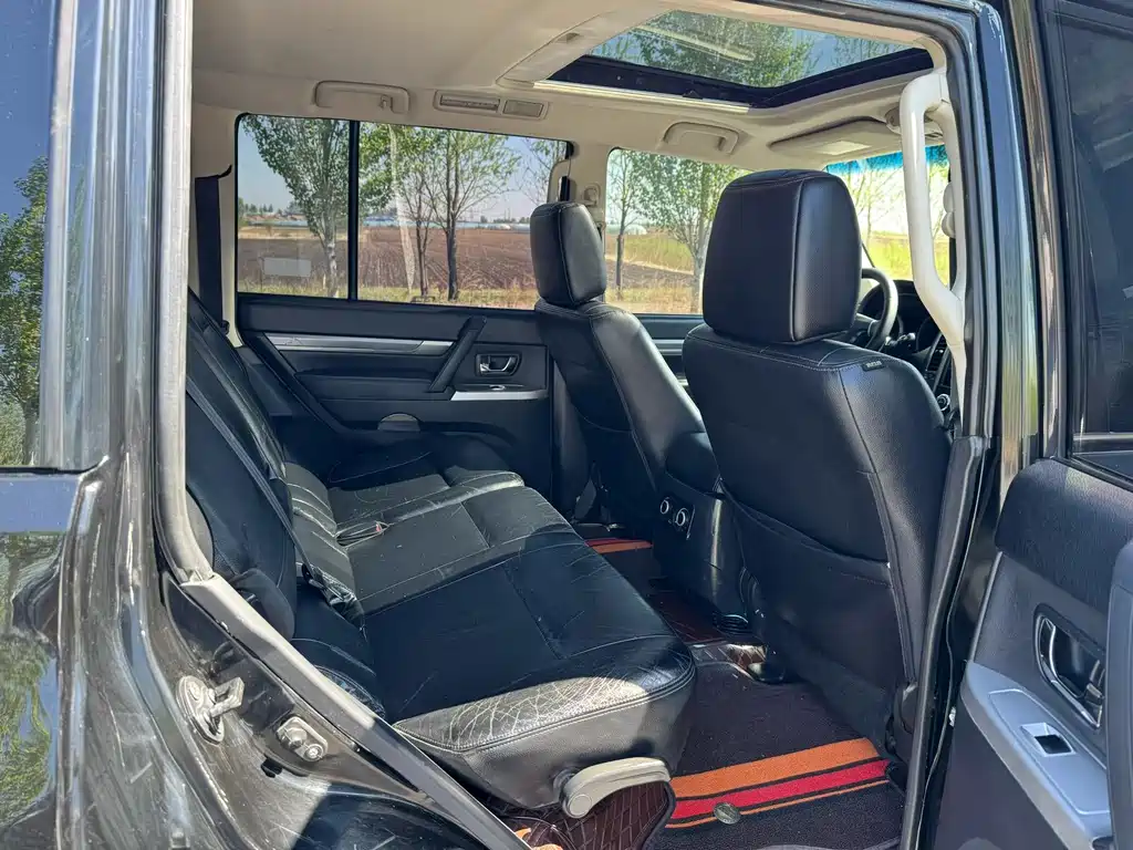 Pajero (Import) 3.0 L Auto Distinguished CN-V