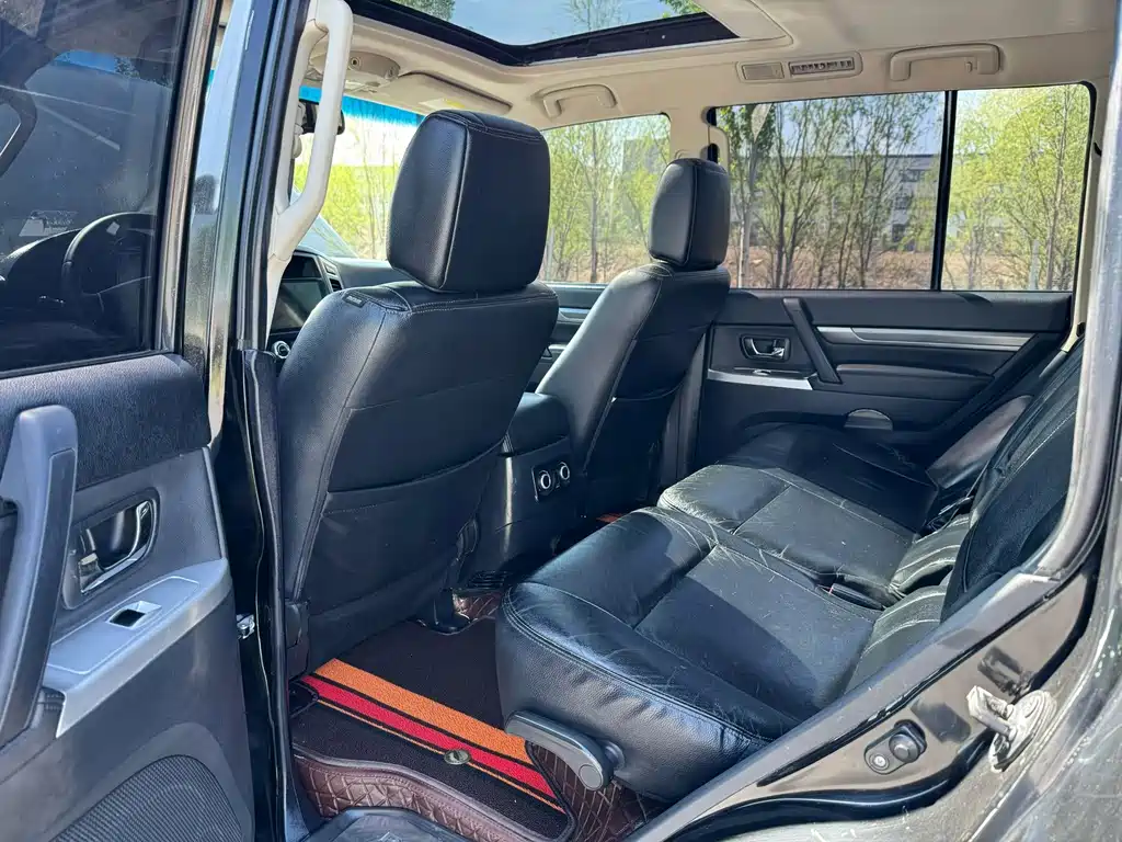 Pajero (Import) 3.0 L Auto Distinguished CN-V