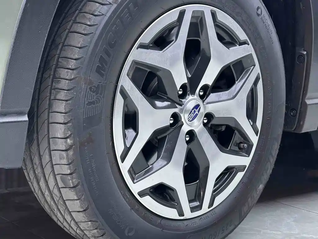 Forester 2.0 i Luxury EyeSight