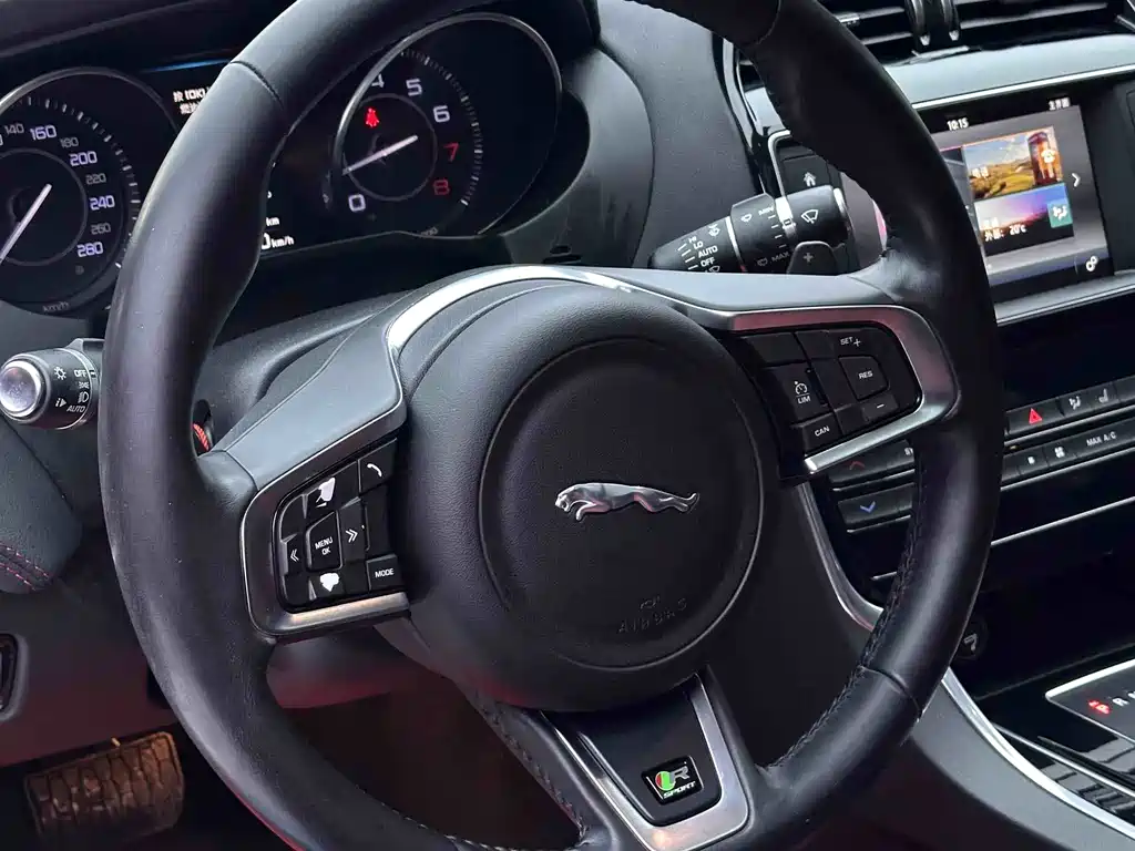 Jaguar XE 2.0 T 200 PS R-Sport