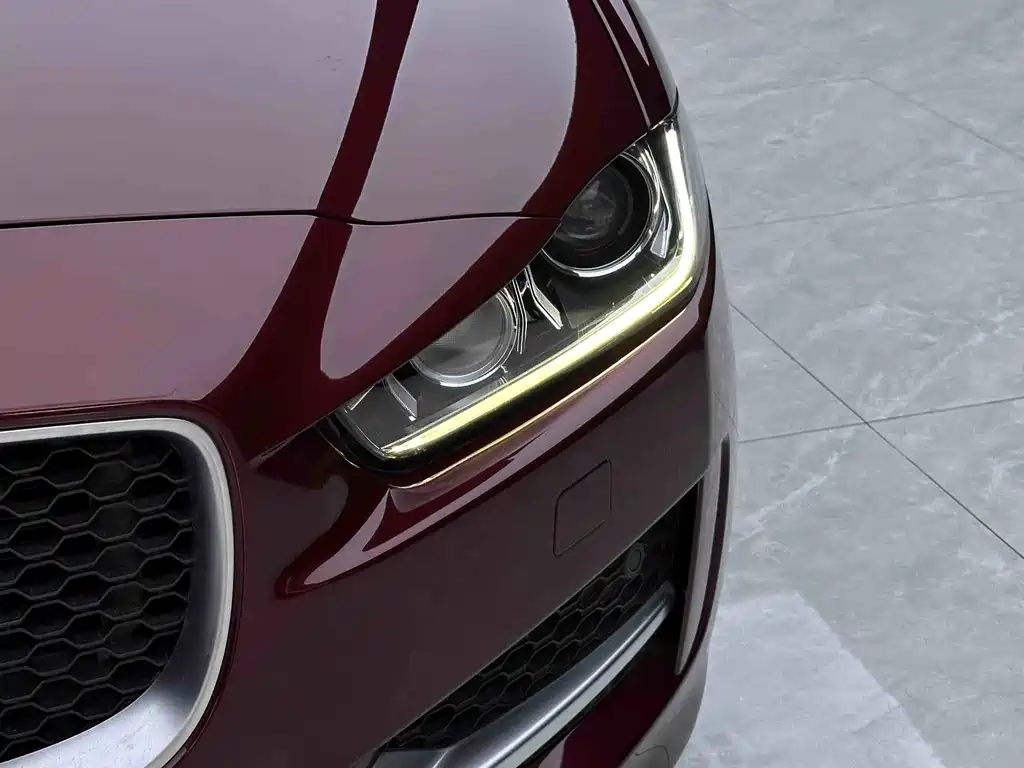 Jaguar XE 2.0 T 200 PS R-Sport