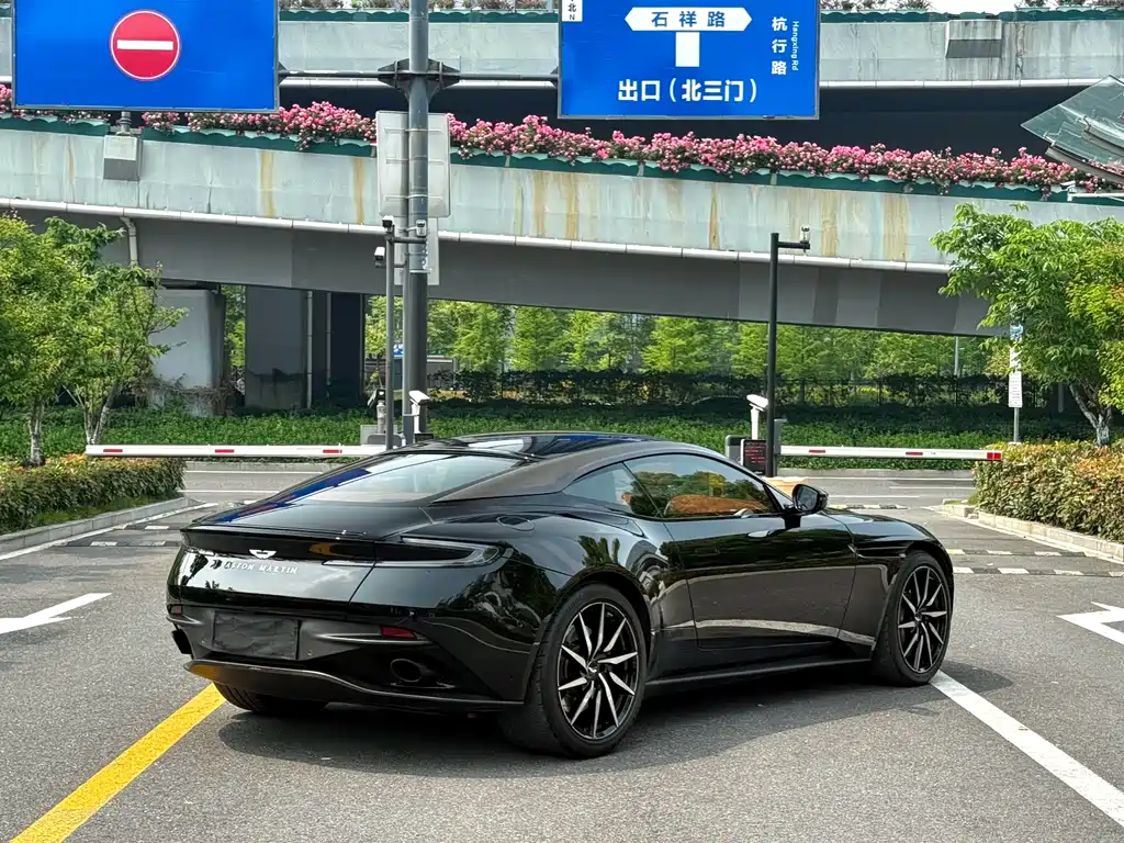 Aston Martin DB11 4.0 T V8 Coupe