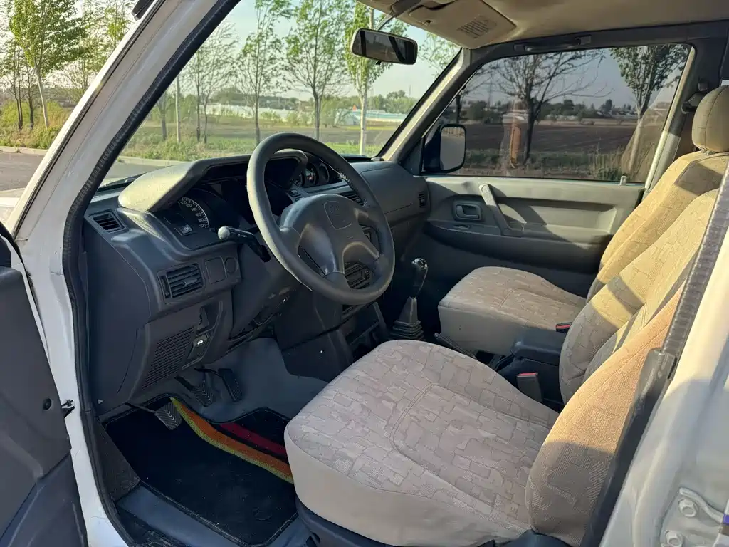 Leopaard 6481 2.2 L Manual 4 WD