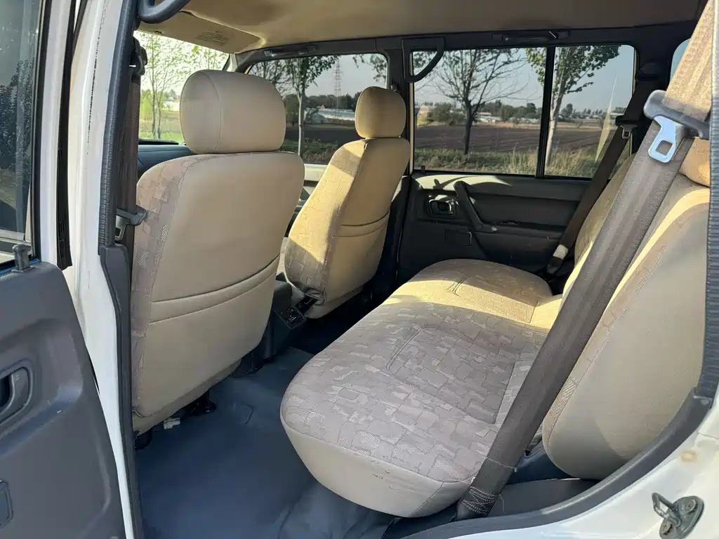 Leopaard 6481 2.2 L Manual 4 WD