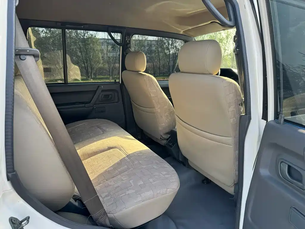 Leopaard 6481 2.2 L Manual 4 WD