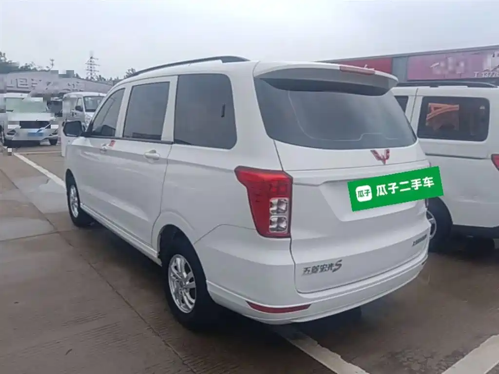Wuling Hongguang Facelift 1.5 L S Standard Electric Assist LAR