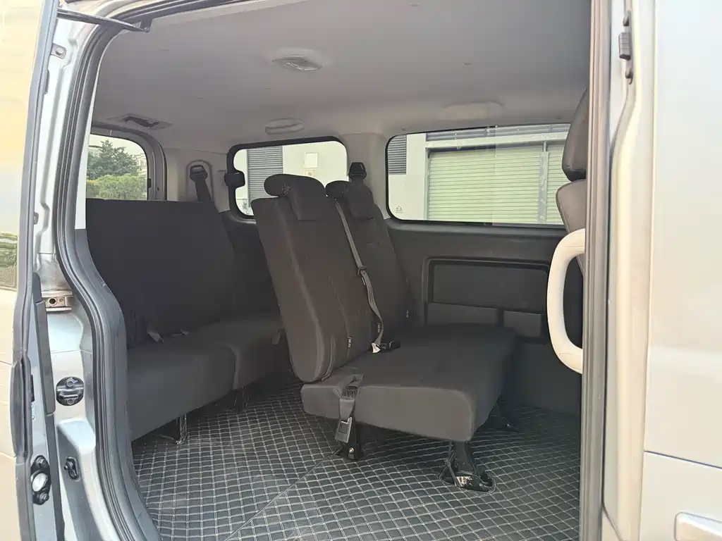Refine M3 PLUS 1.8 L 7-seat Standard
