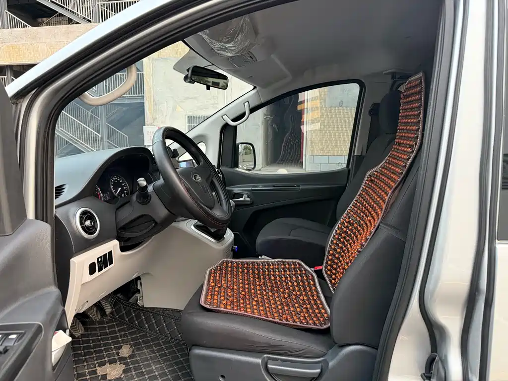 Refine M3 PLUS 1.8 L 7-seat Standard