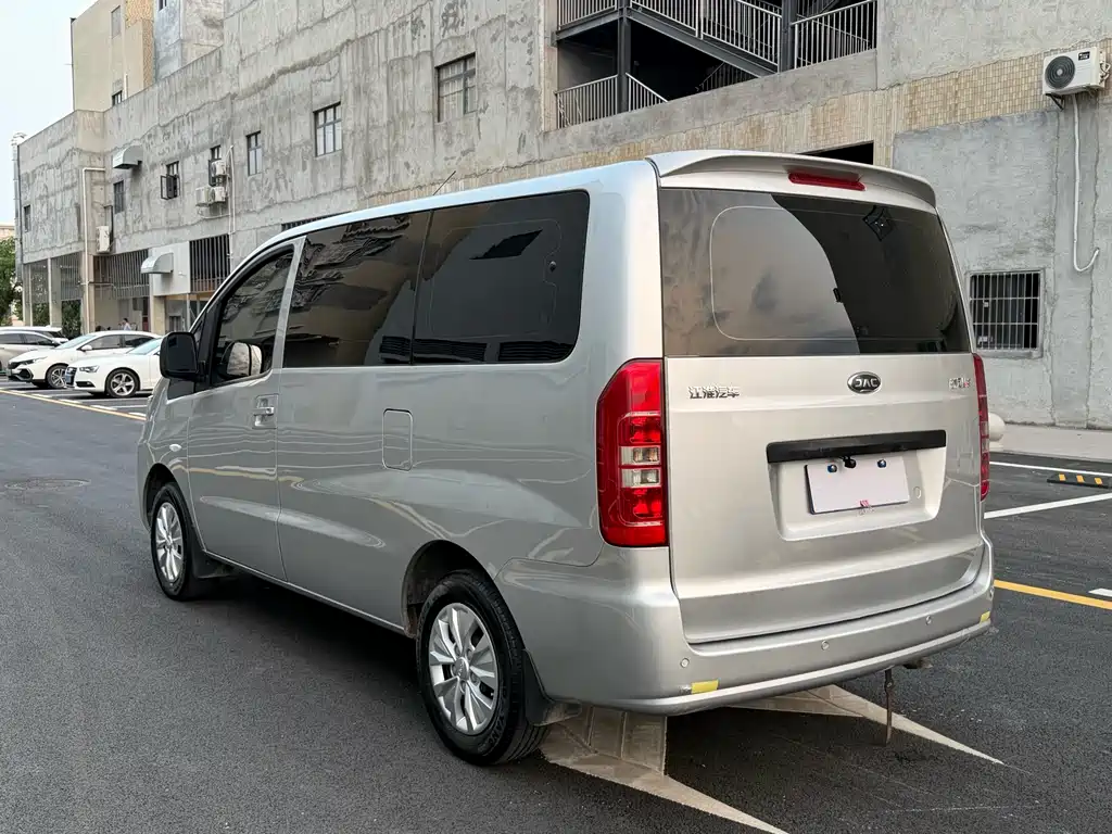 Refine M3 PLUS 1.8 L 7-seat Standard