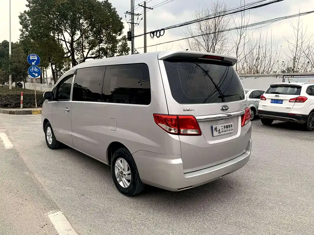 Refine M4 2.0 L Manual Luxury