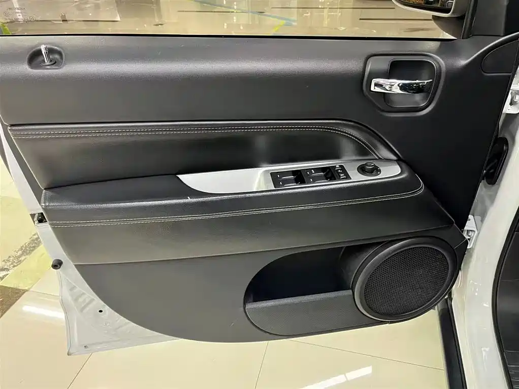 Compass (Import) 2.4 L 4 WD Luxury