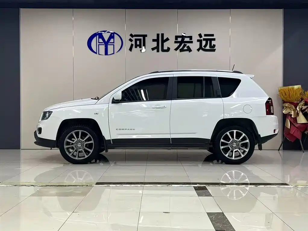 Compass (Import) 2.4 L 4 WD Luxury