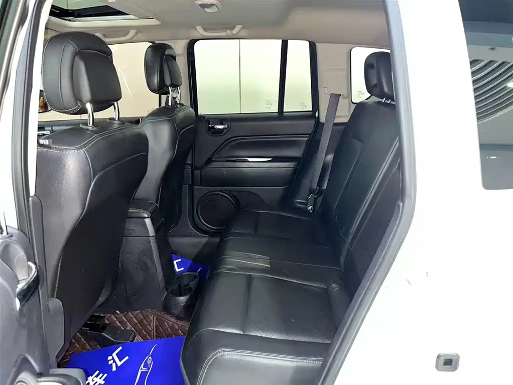 Compass (Import) 2.4 L 4 WD Luxury