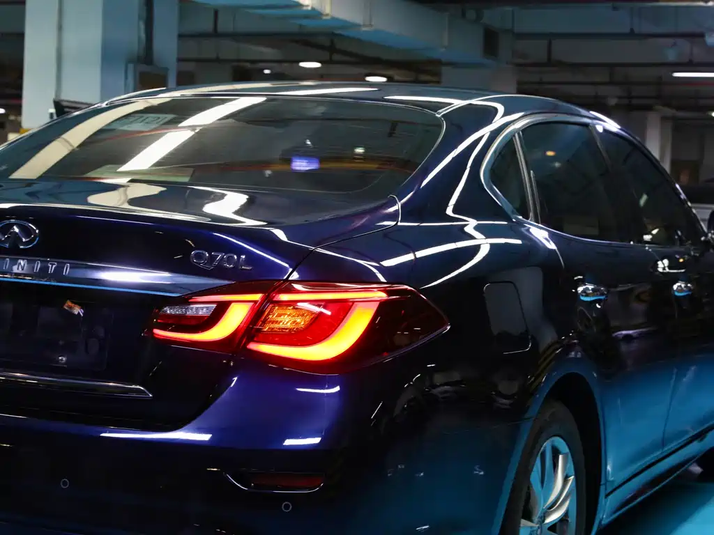 Infiniti Q70 Q70 L 2.5 L Elite