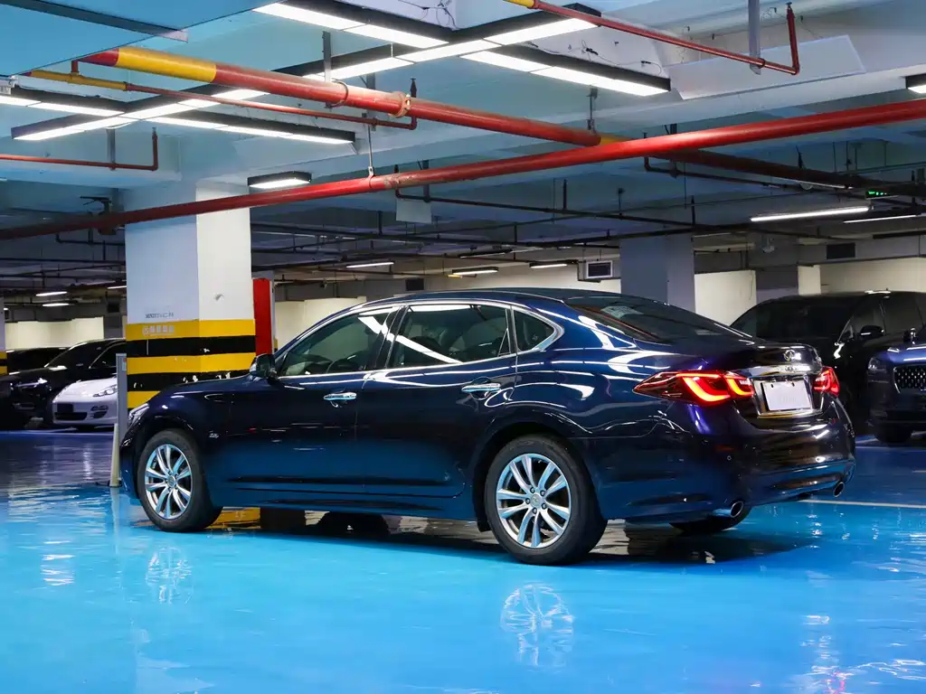 Infiniti Q70 Q70 L 2.5 L Elite