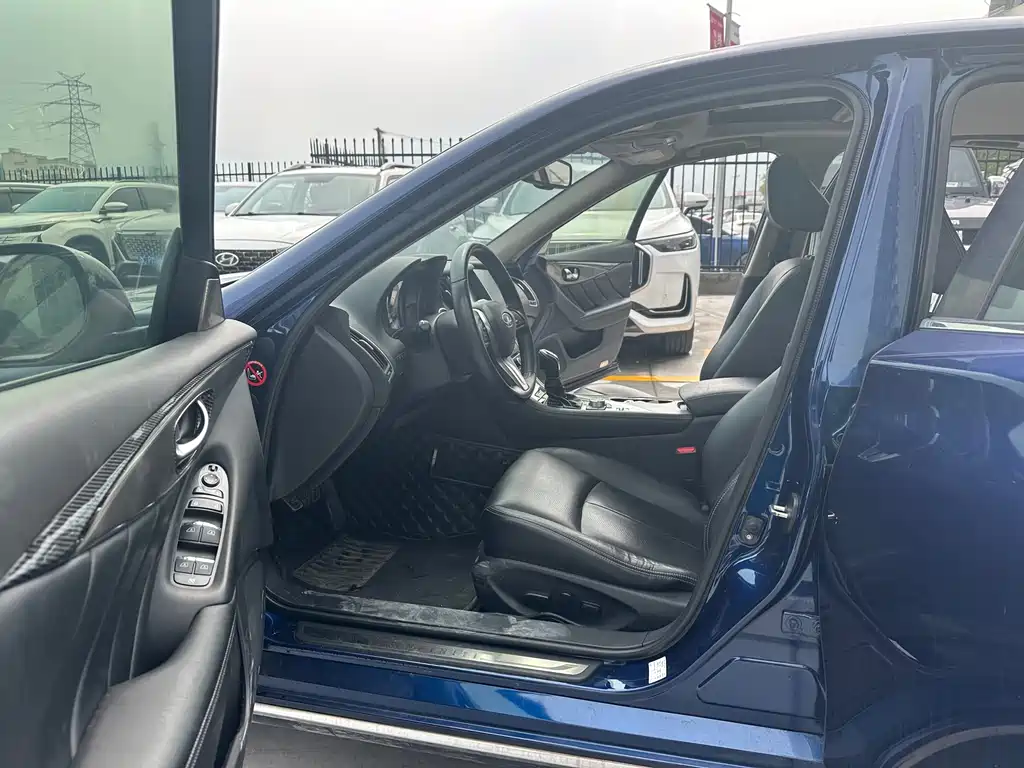 Infiniti Q50 L 2.0 T Comfort Enjoyment CN-VI