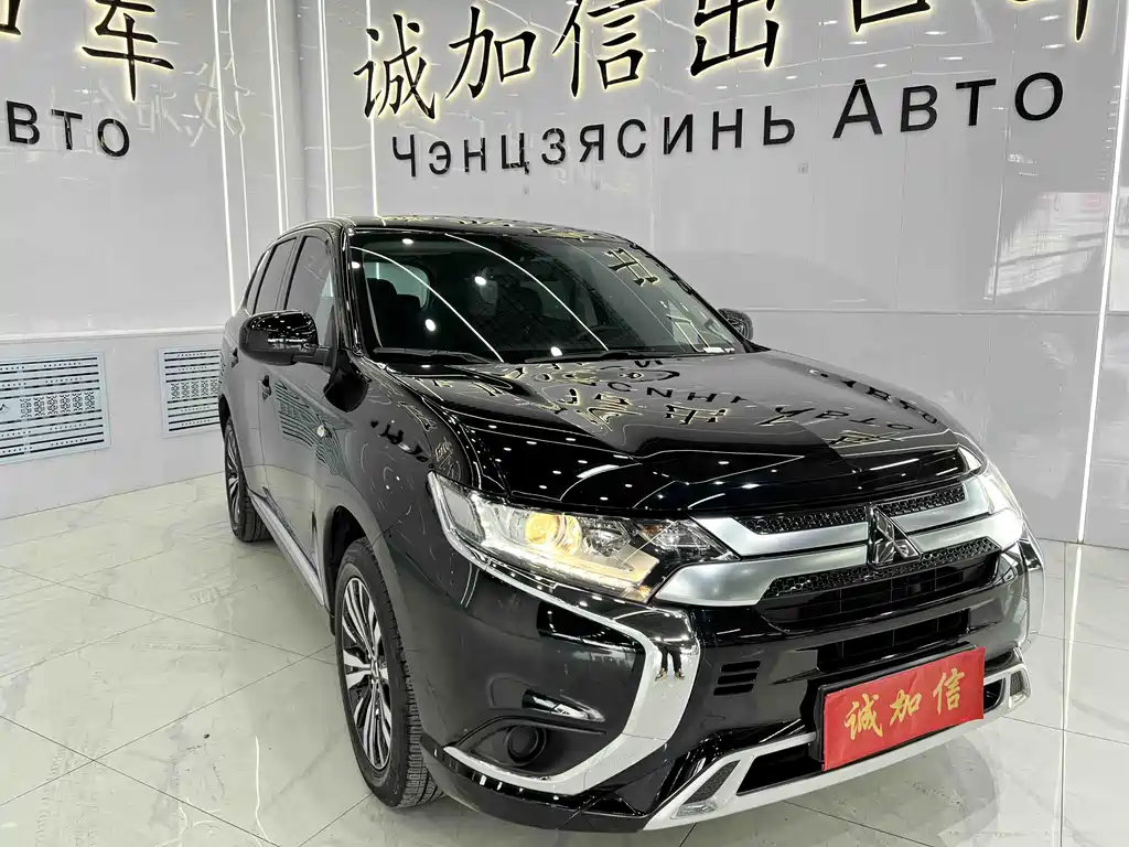 Outlander 2.0 L 2 WD Smooth Travel 5-seat