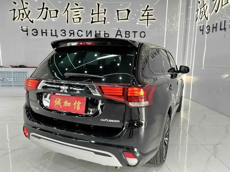 Mitsubishi Outlander 2.0 L 2 WD Smooth Travel 5-seat
