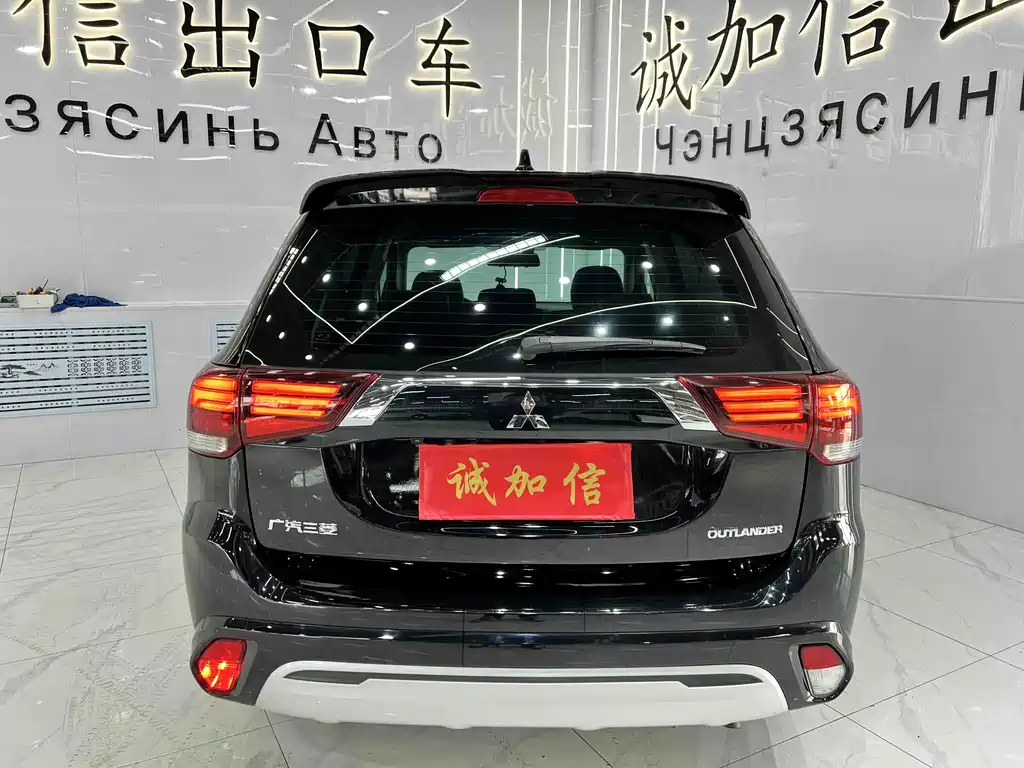 Outlander 2.0 L 2 WD Smooth Travel 5-seat
