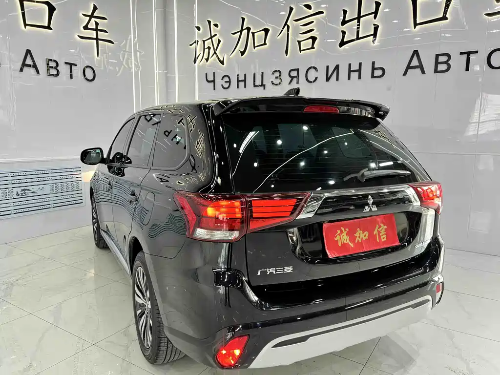 Outlander 2.0 L 2 WD Smooth Travel 5-seat
